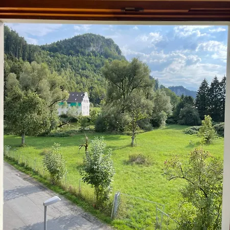 Apartment Neu Renoviertes 2zi Im Dg