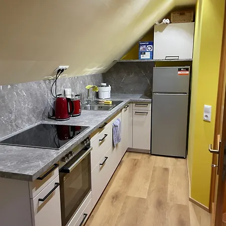 Neu Renoviertes 2zi Im Dg