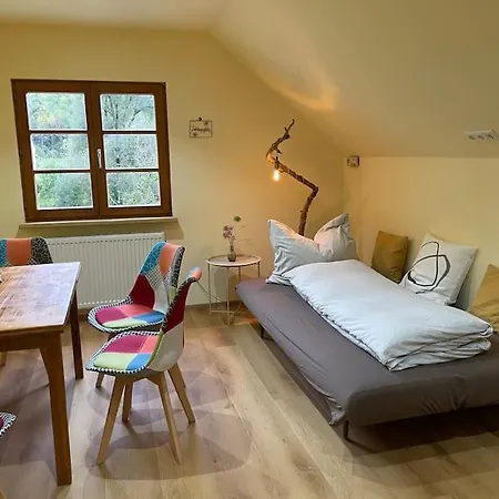 Apartment Neu Renoviertes 2zi Im Dg *