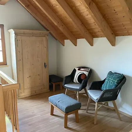 Neu Renoviertes 2zi Im Dg Apartment