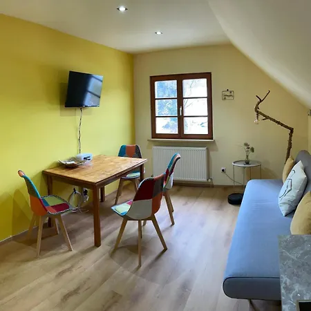 Neu Renoviertes 2zi Im Dg Apartment *